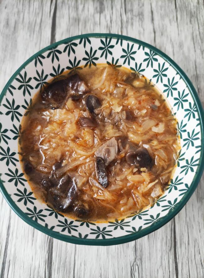 Sopa de chucrut y setas