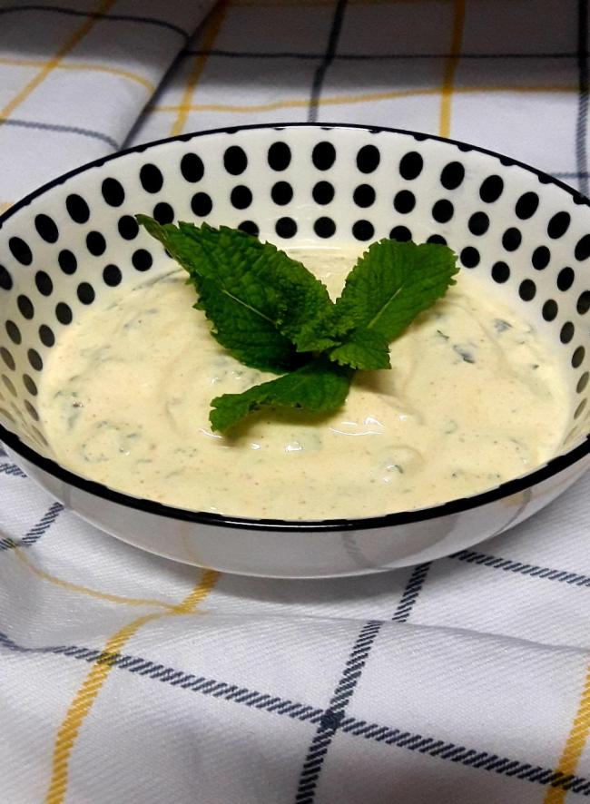 Salsa de yogur y menta