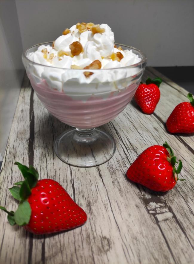 Copa de nata y fresas keto