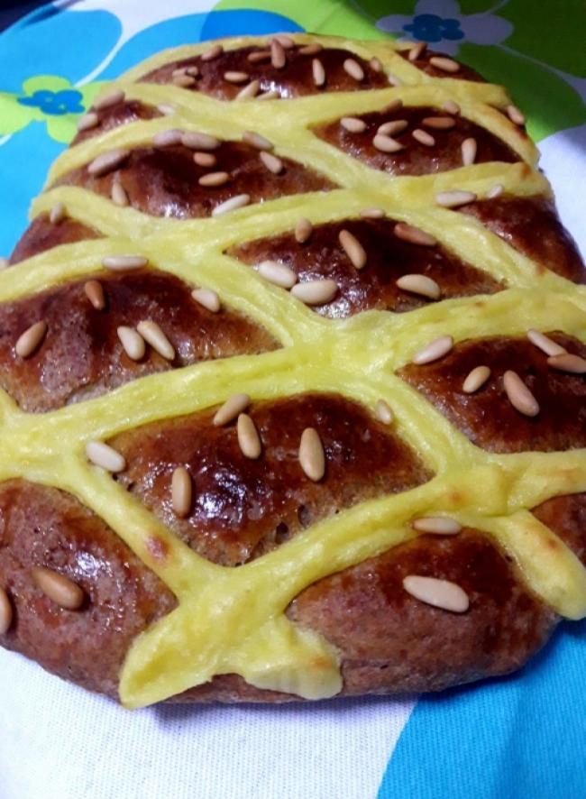 Coca de San Juan sin azúcar con crema y piñones