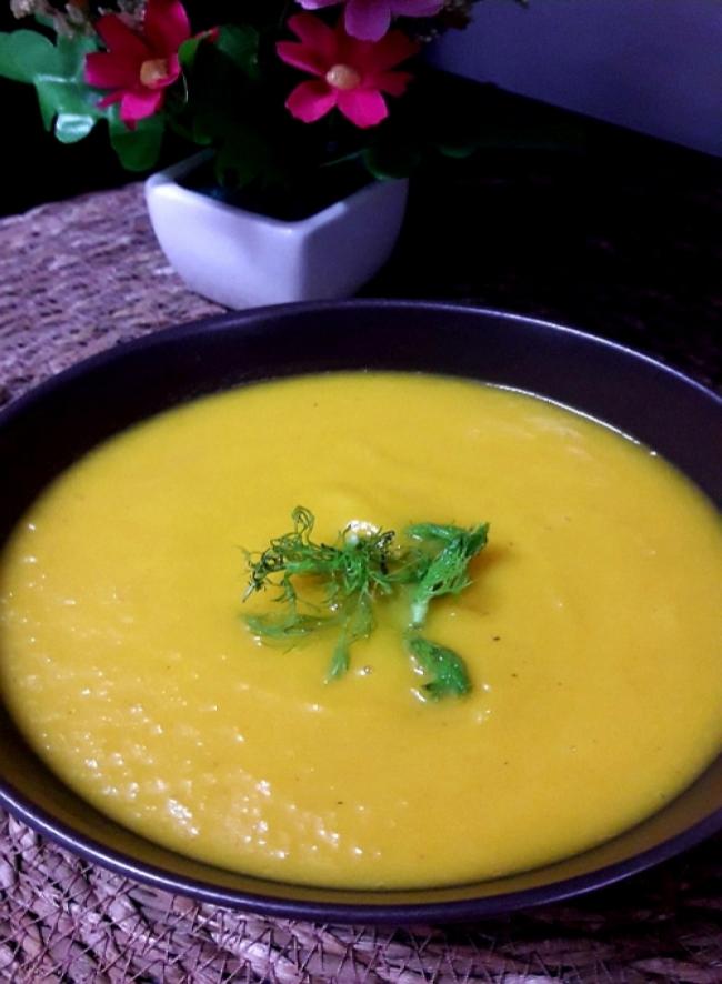Crema de calabaza e hinojo al curry