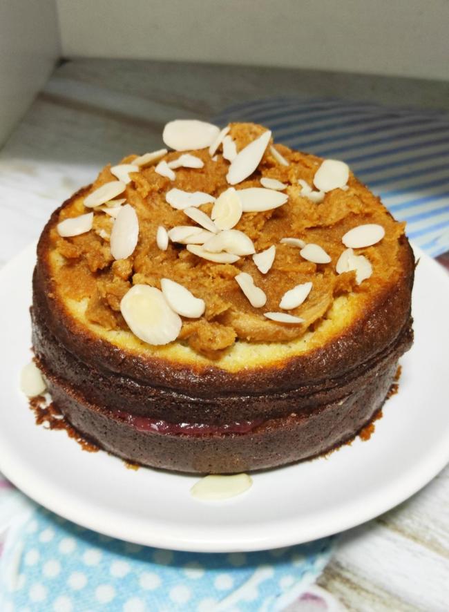 Bizcocho de nueces y crema de cacahuete